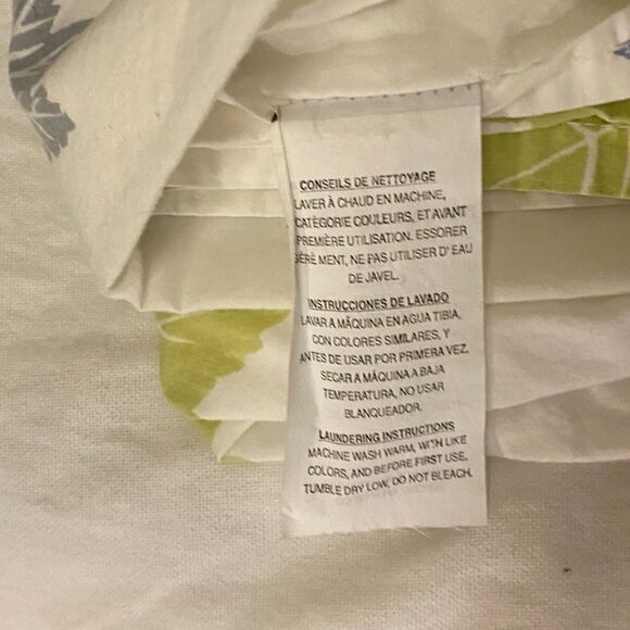 Simple Leaf Pattern Flat Top Bed Sheet - Picture 2 of 6